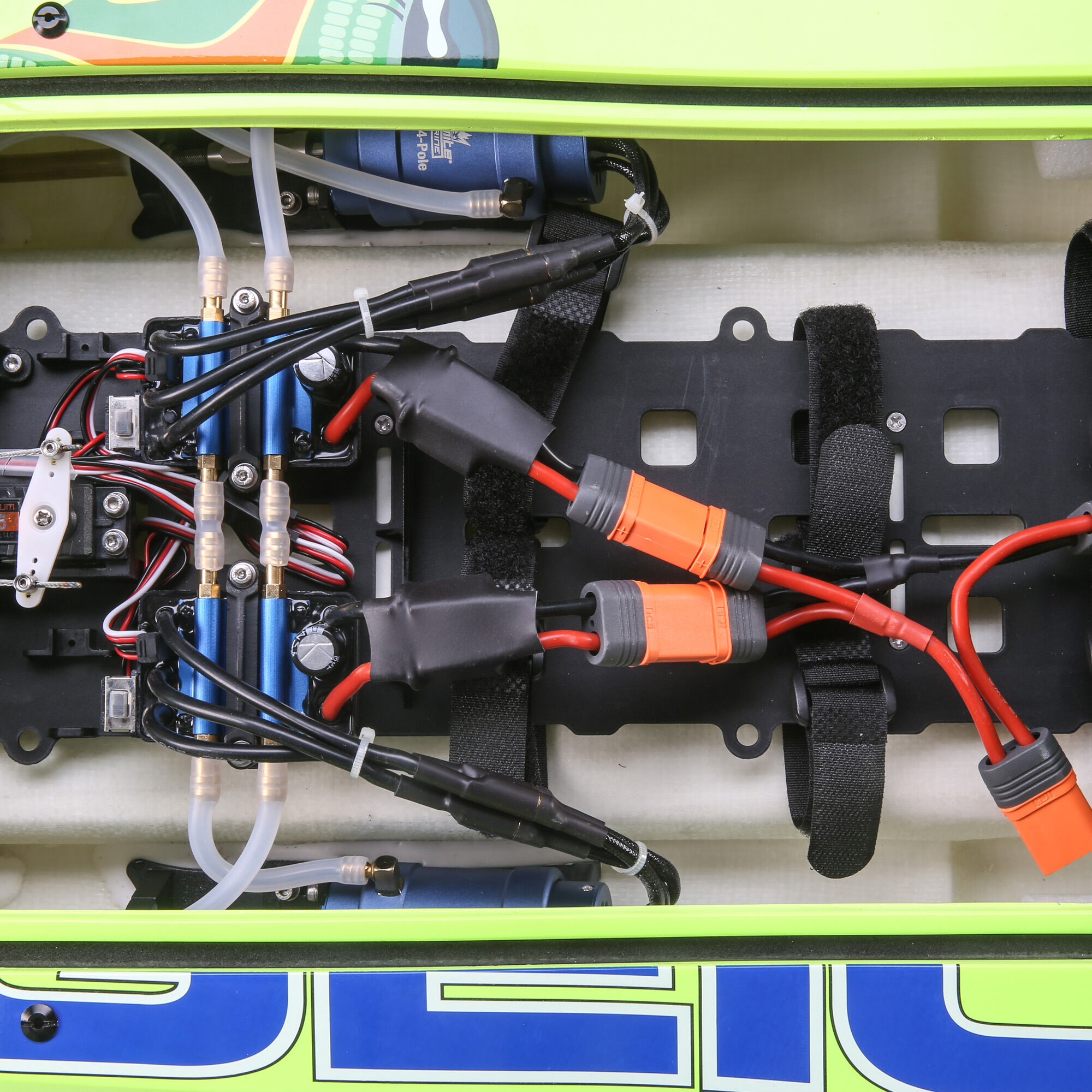 Miss GEICO Zelos 36 Twin Brushless Catamaran RTR Pro Boat