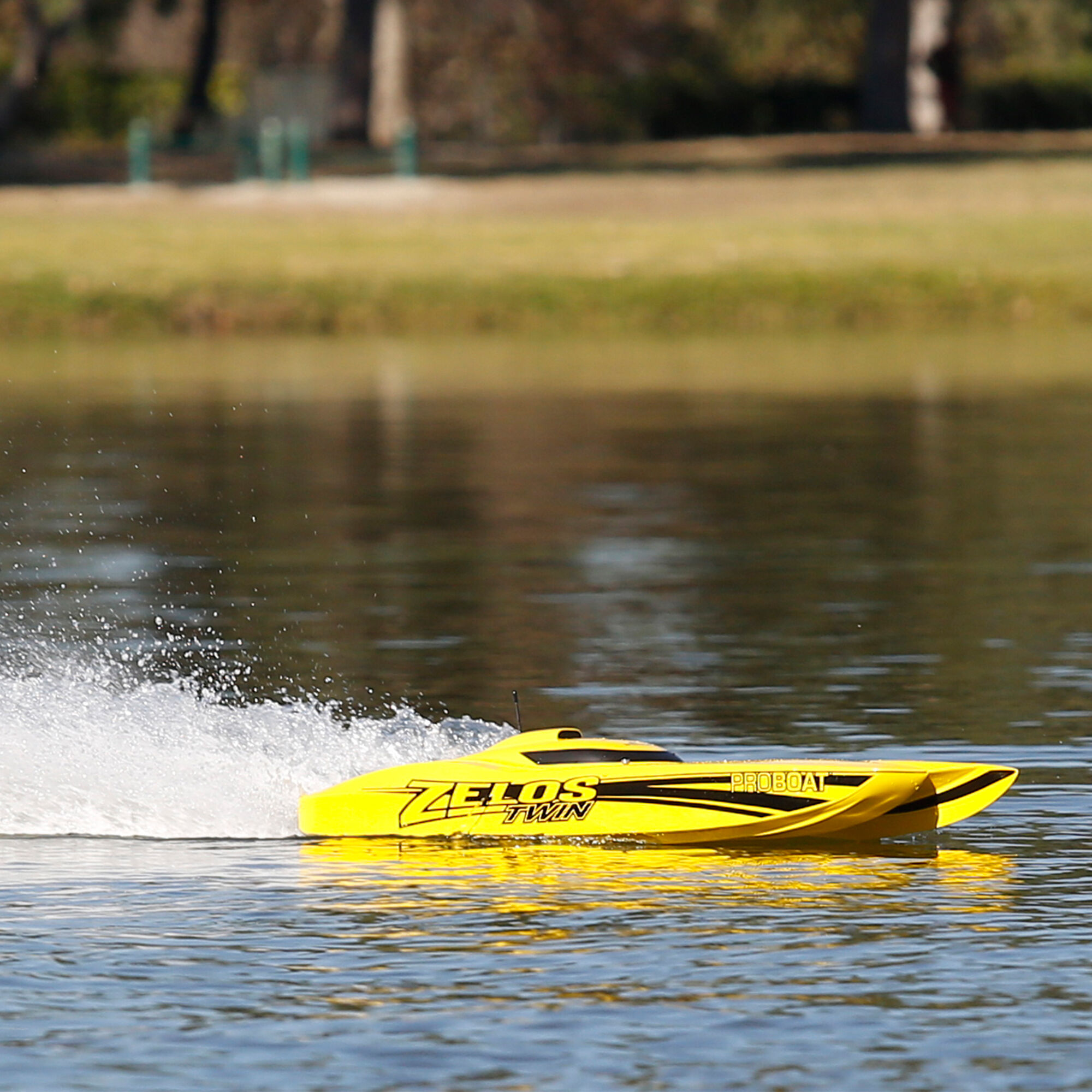 Zelos 36 Twin Brushless Catamaran RTR Pro Boat