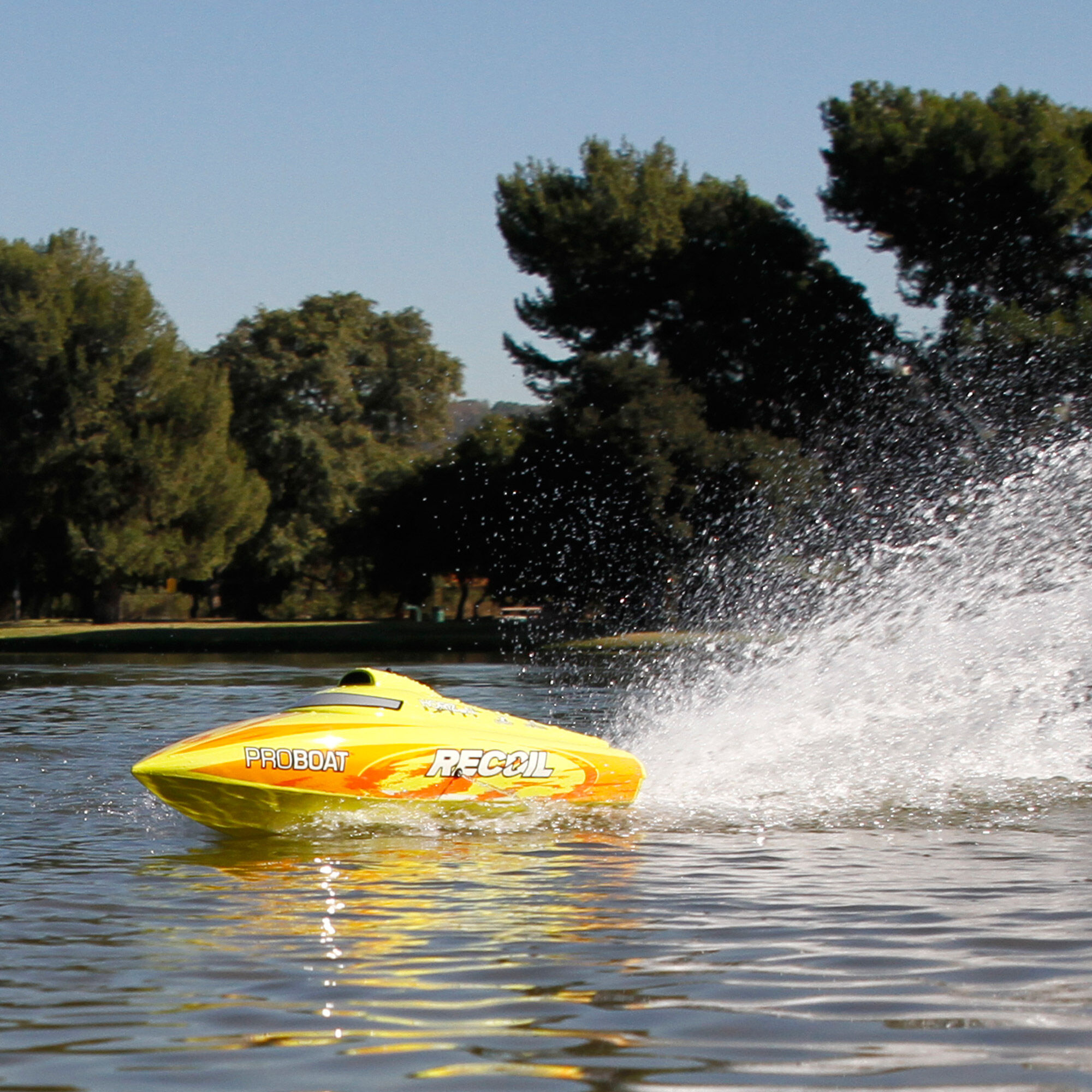 Recoil 26 Self Righting Brushless Deep V RTR Pro Boat