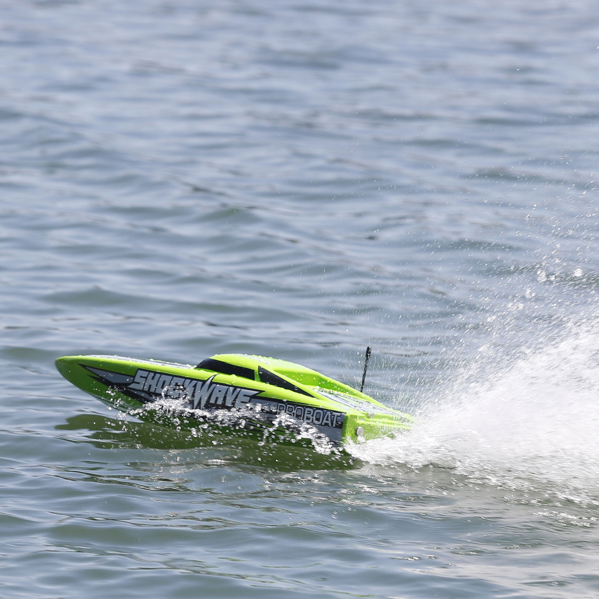 Shockwave hot sale rc boat