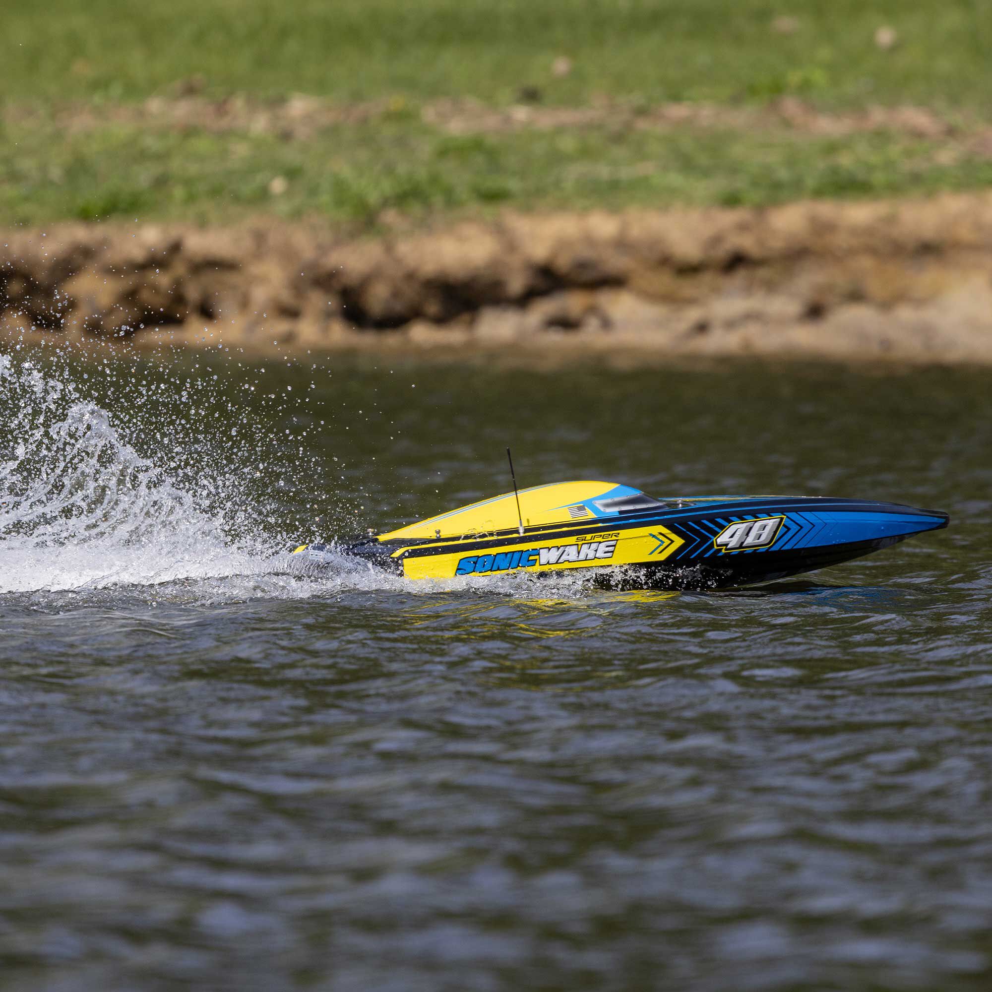 パルティール　superwave 2020 Amazon.com: Pro Boat Super Sonicwake RC Boat 48